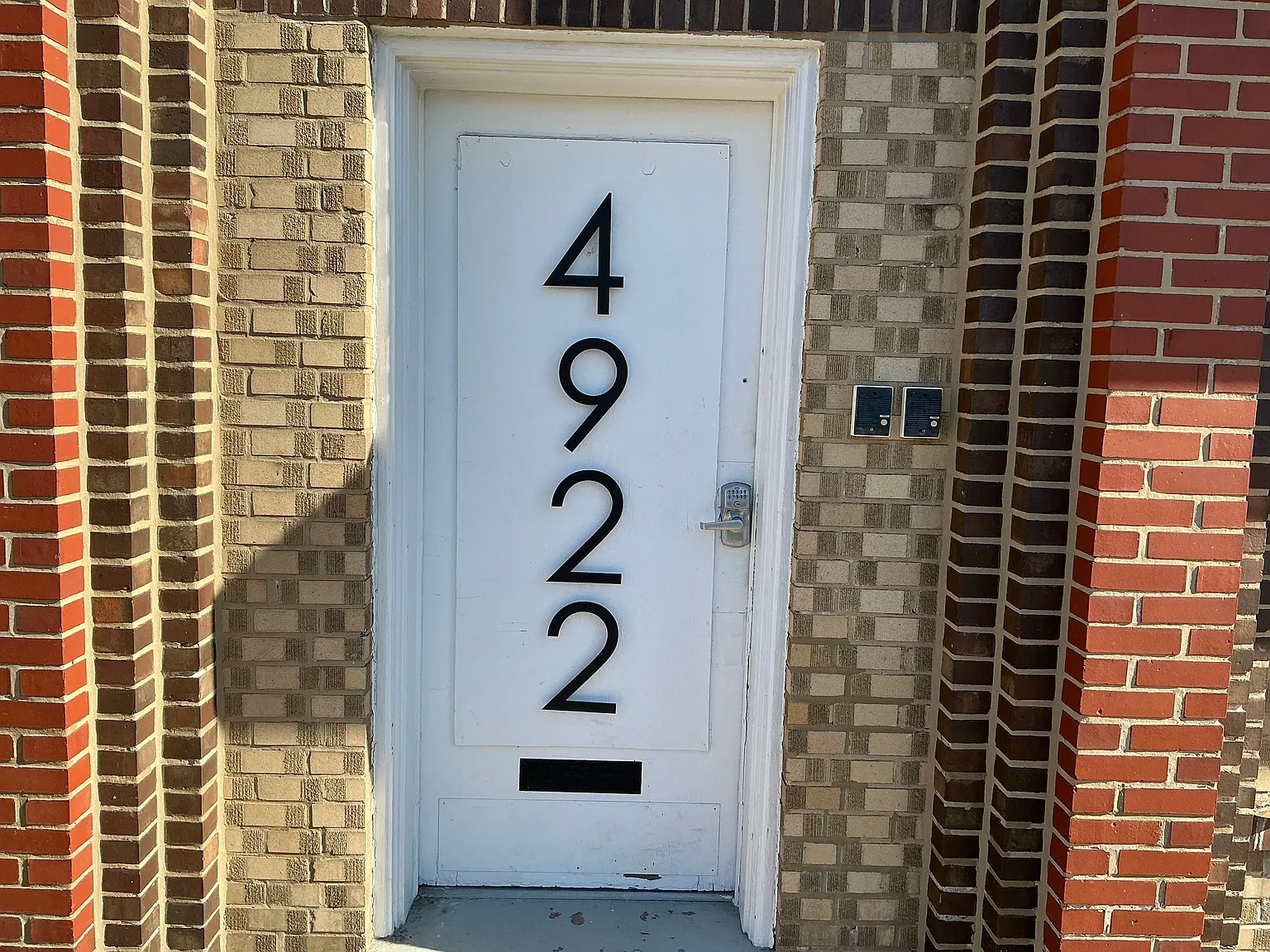 2 bed, 2.0 bath, 1200 sqft, $2,300 — Photo 3