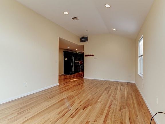 4th image of 52 Randolph Ave #2