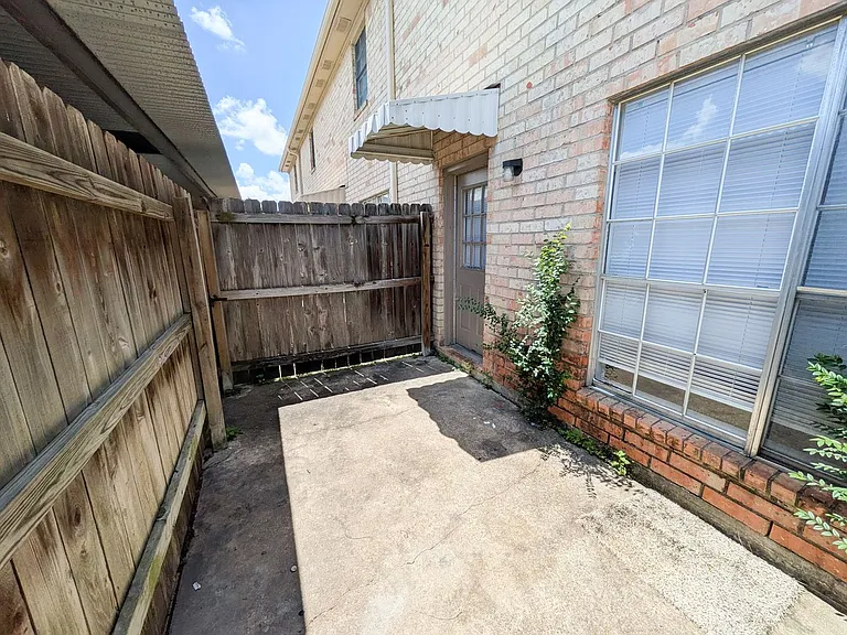 Laurel Square Townhomes — Photo 16