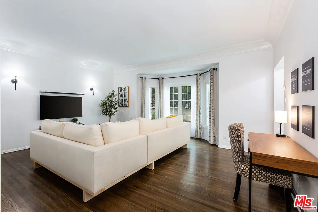 1 bed, 875 sqft, $3,750 — Photo 3