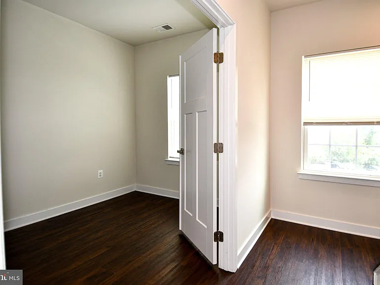 4917 Crest View Dr — Photo 12