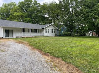 635 2nd St, Omaha, IL 62871