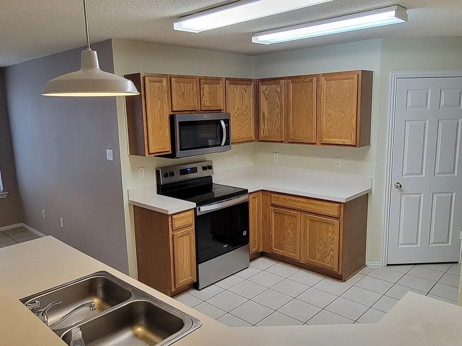 3 bed, 1772 sqft, $2,250 — Photo 2