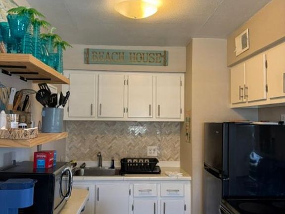 2nd image of 7515 Ridgewood Ave APT 18