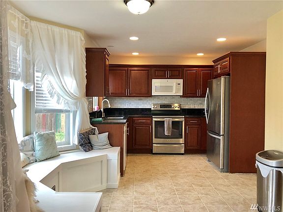 2nd image of 664 Kaitlyn St W