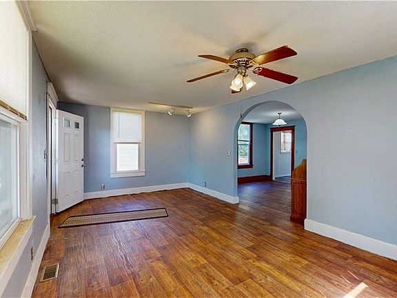 4th image of 3521 Penn St
