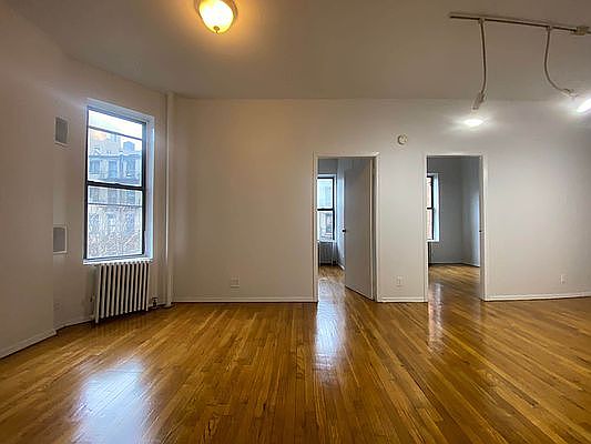 3rd image of 515 W 46th St APT 4