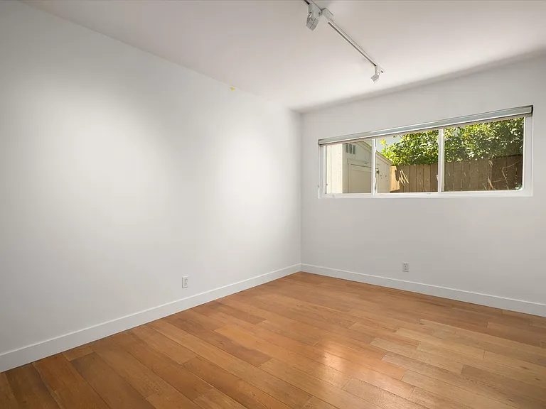 1544 Crestline Dr — Photo 16