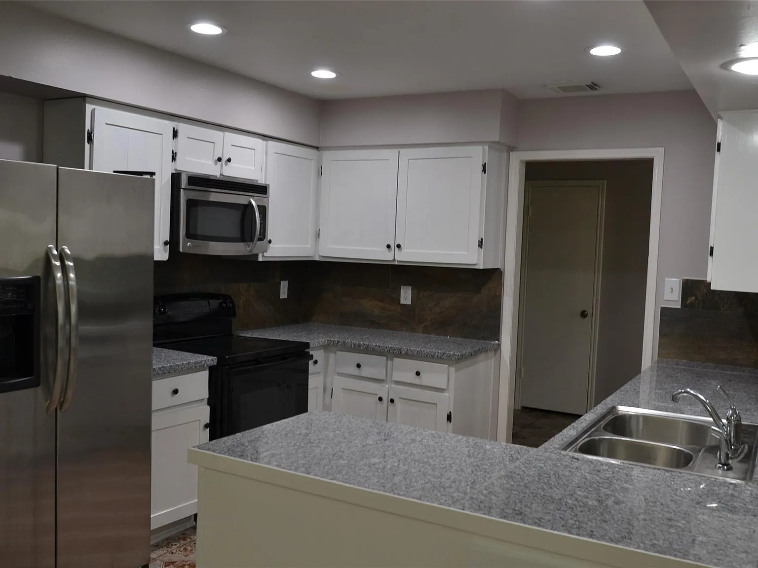 3 bed, 2.0 bath, 1600 sqft, $1,775 — Photo 2