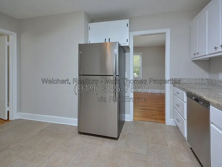 2405 Albany St — Photo 9