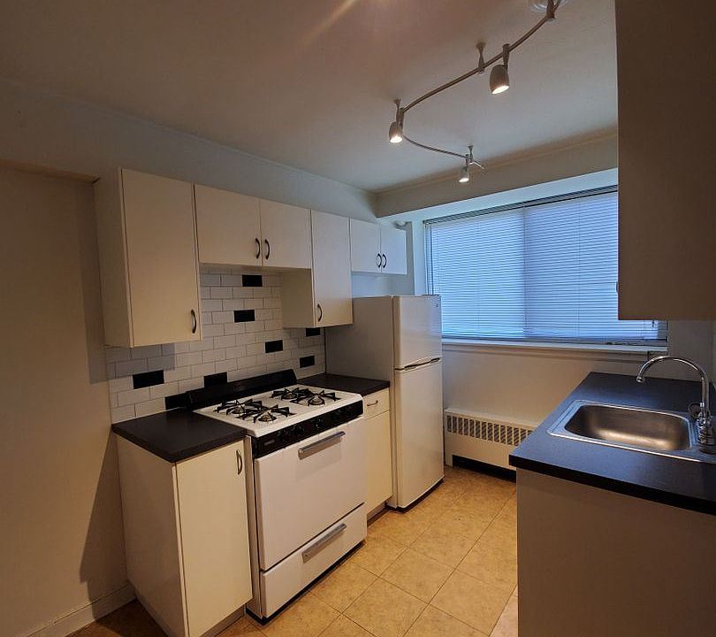 2nd image of 632 Snelling Ave S #1A