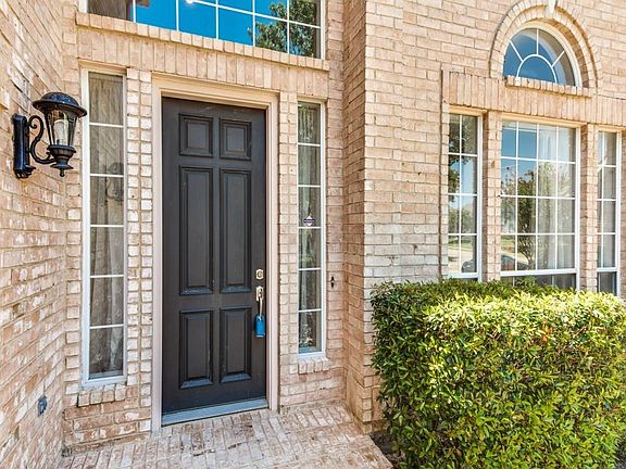 3rd image of 10405 Waters Dr