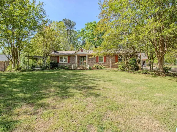 143 Winston Dr, Talladega, AL 35160