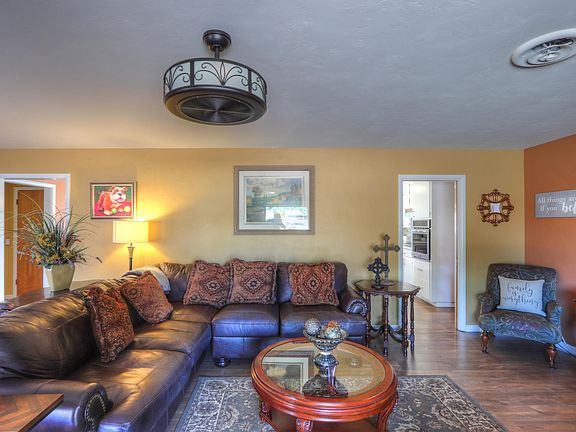 5th image of 317 E Orange Dr
