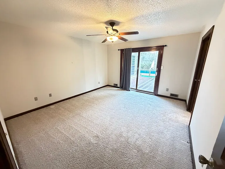 120 Elizabeth St — Photo 11