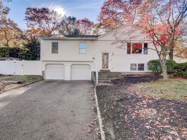2 Sandy Hollow Drive, Smithtown, NY 11787