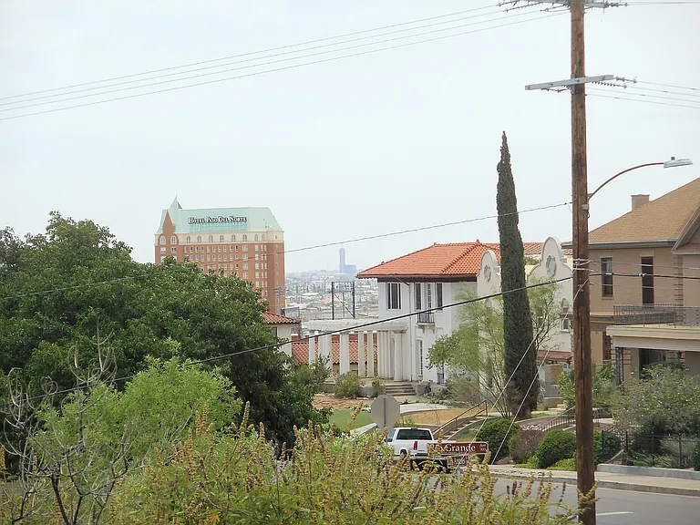 701 W Yandell Dr #8 — Photo 19