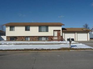 1202 E 48th St, Kearney, NE 68847