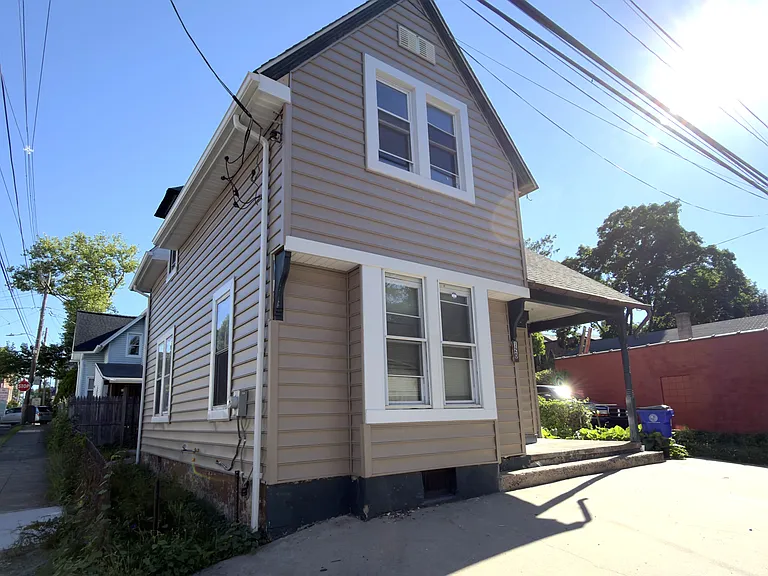 120 N Evans St — Photo 3