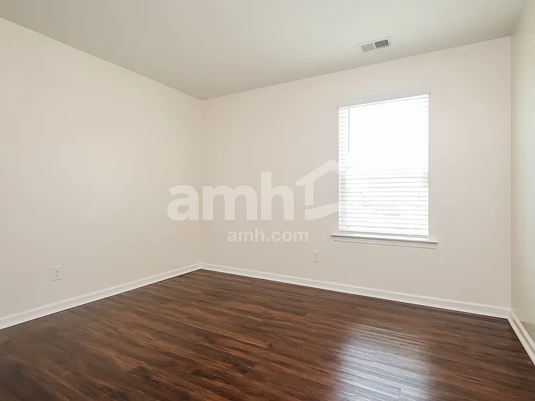 203 Bushwood Dr — Photo 12