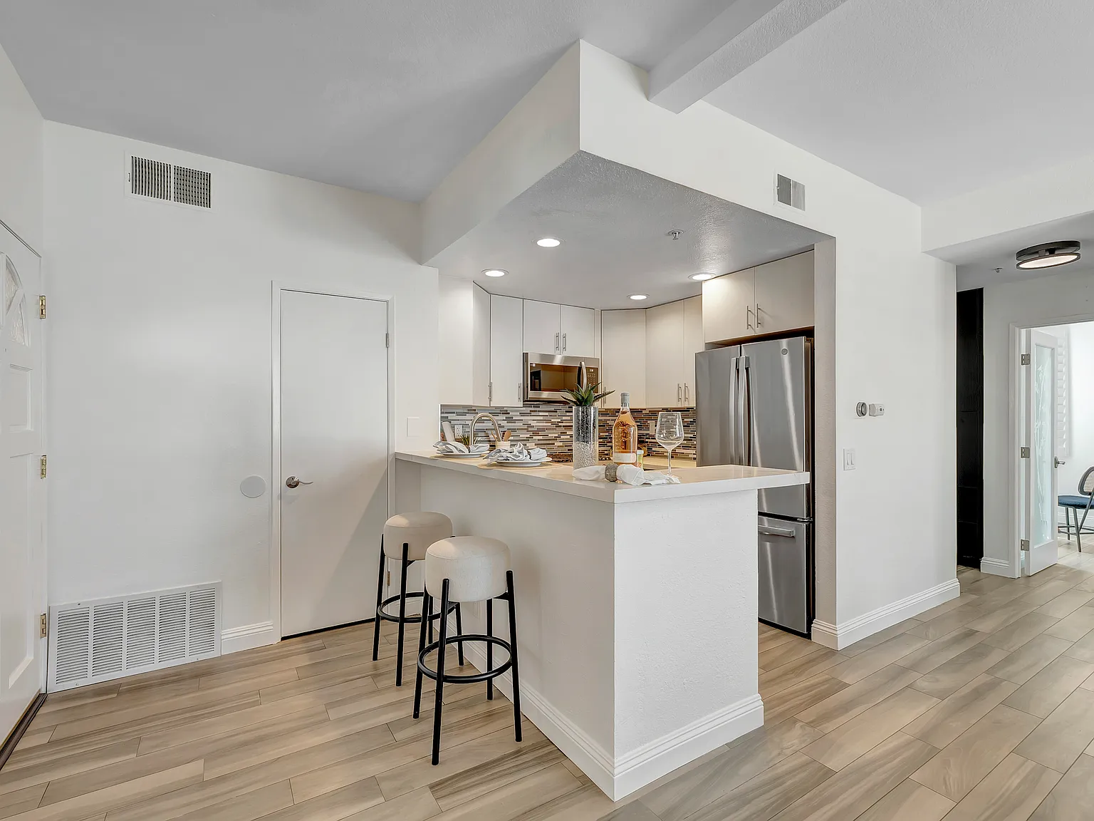 1 bed, 693 sqft, $3,300 — Photo 4