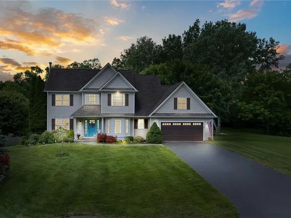 3 Brimfield Cir, Fairport, NY 14450