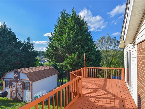 5th image of 1084 Maywood Dr