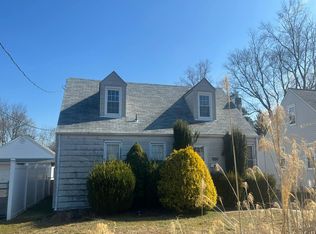 1067 Emerson Ln, Bensalem, PA 19020