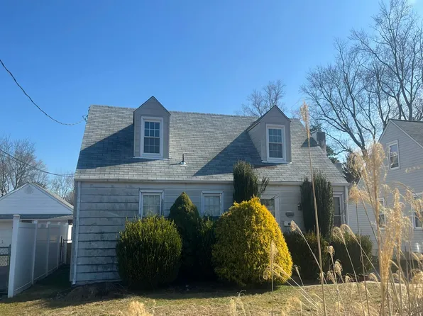 1067 Emerson Ln, Bensalem, PA 19020