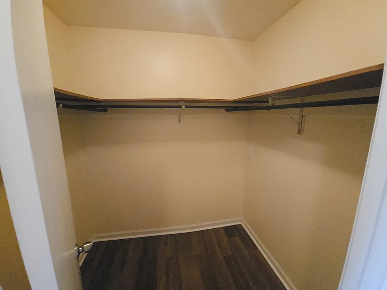 5727 Lexington Dr — Photo 37