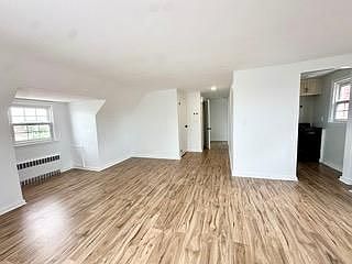 2nd image of 125 Lindell Blvd