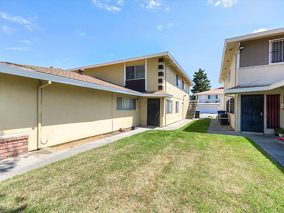 2nd image of 25 La Fresa Ct
