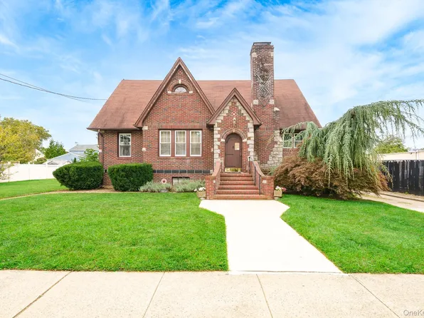 2320 Woodland Avenue, Wantagh, NY 11793