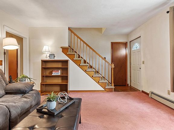 3rd image of 108 Kings Grant Rd