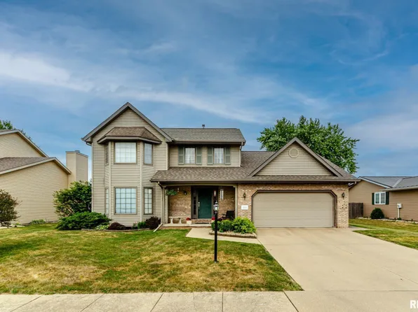 213 White Clover Dr, Chillicothe, IL 61523