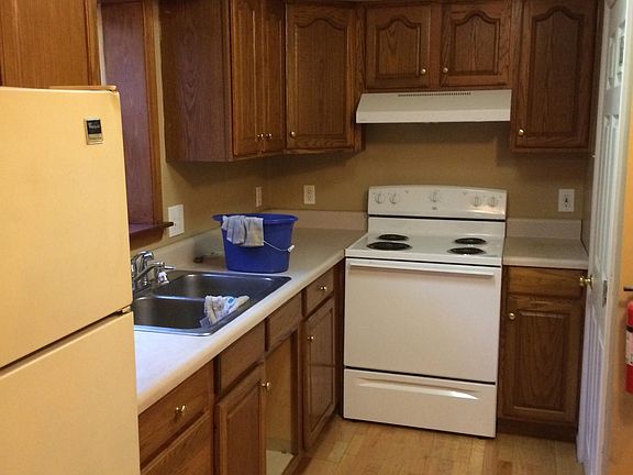 2nd image of 19 E Pine St