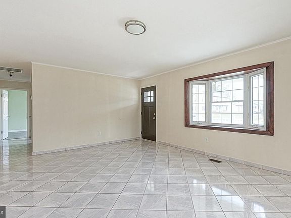 2nd image of 26 Elderberry Ln