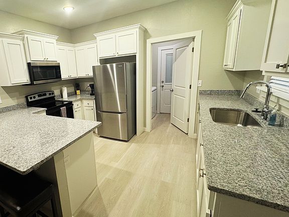5th image of 110 Sterling Dr
