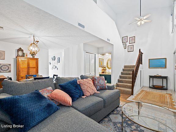 3rd image of 751 Yorkwood Pl