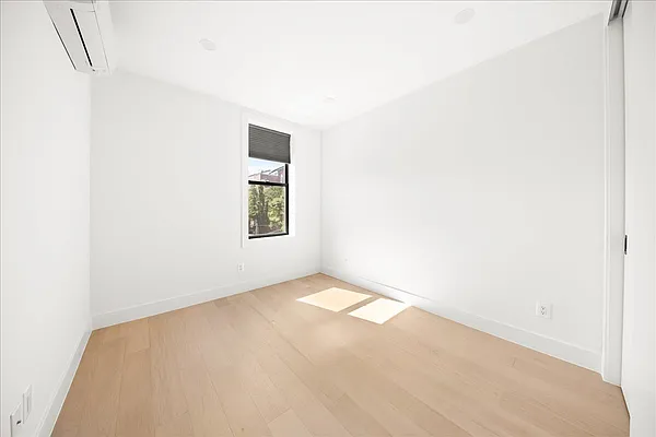 Rented by SERHANT. | media 16