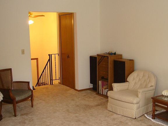 5th image of 186 Wentworth Ave W APT B
