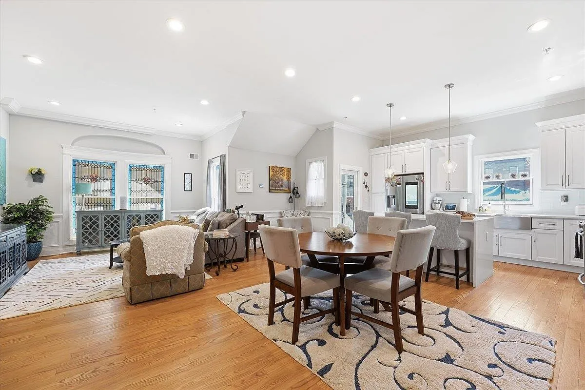41 Bentley Ave — Photo 3