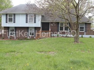 317 NE Woods Chapel Rd, Lees Summit, MO 64064