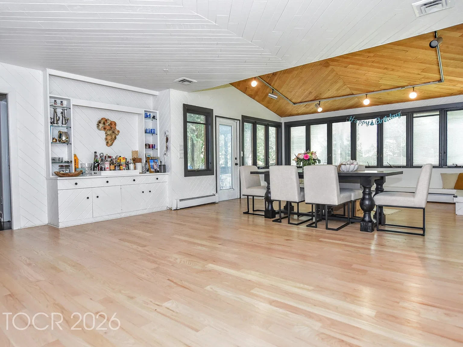 5 bed, 2.5 bath, $7,600 — Photo 3