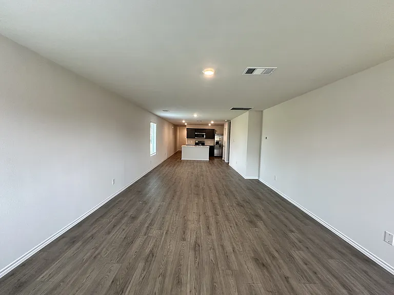 1128 Northfield Dr — Photo 2