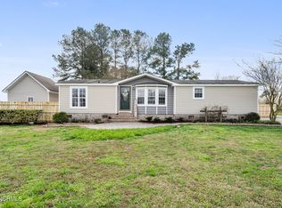 2395 Cayton Rd, Chocowinity, NC 27817