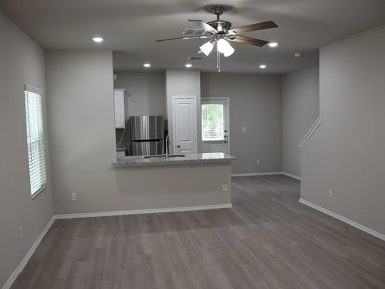 8911 FM 1560 N — Photo 36