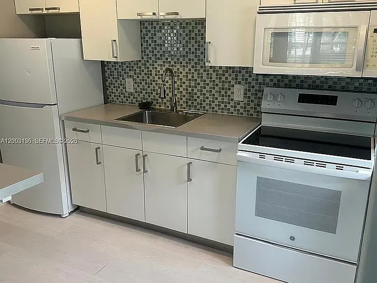 Anchor Bay Apartments — Photo 22
