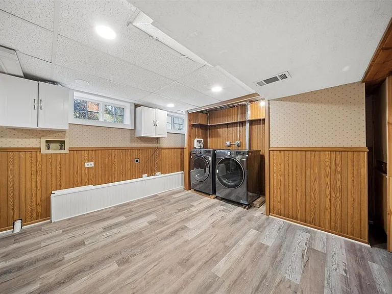 1798 Howard Ave — Photo 11