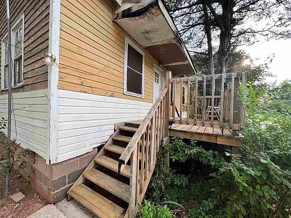 2nd image of 124 W 21st Ave